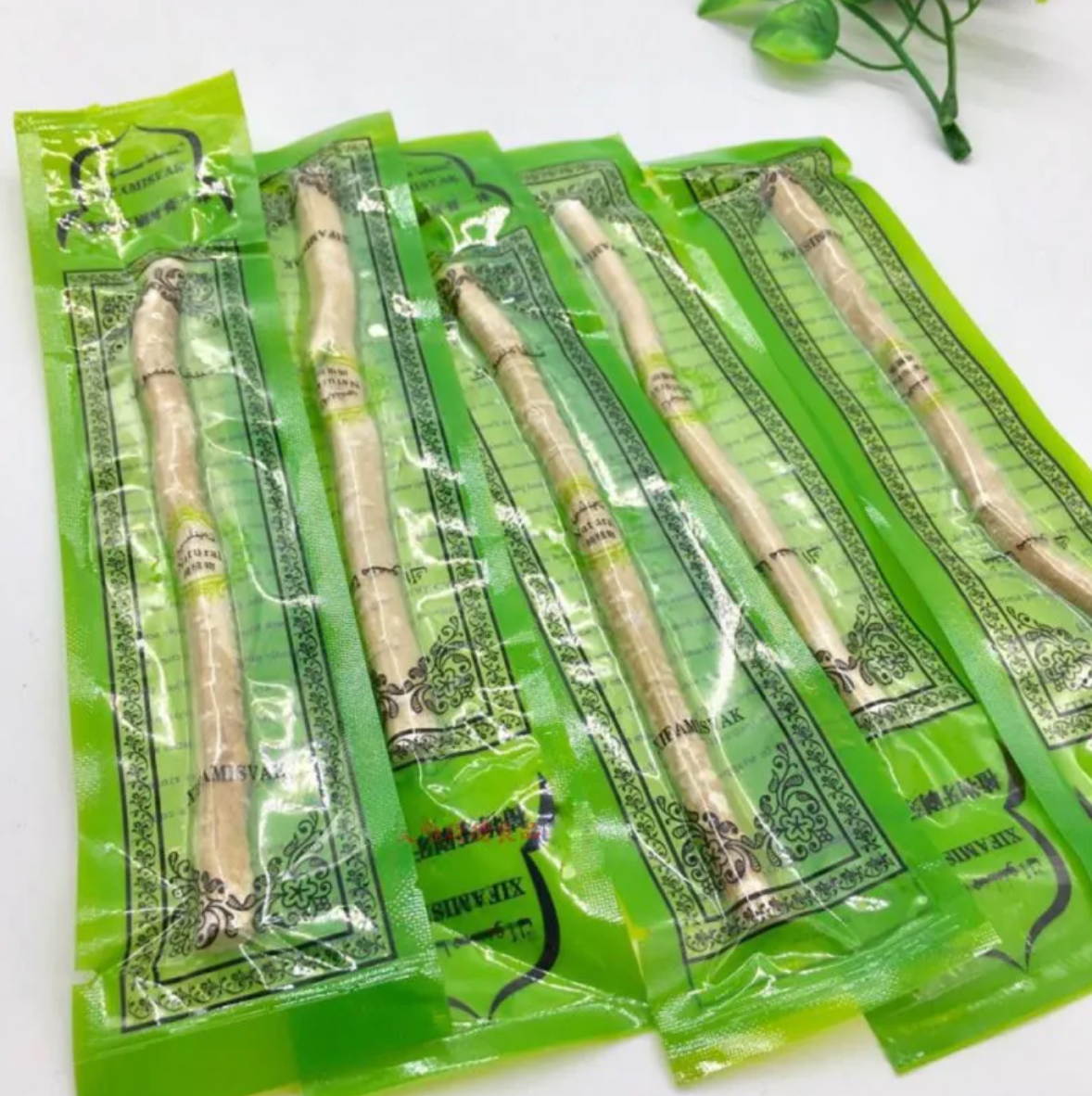 Palito miswak para limpiar los dientes
