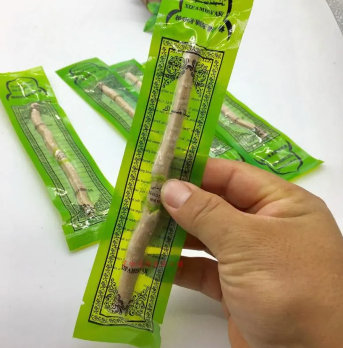 Palito miswak para limpiar los dientes